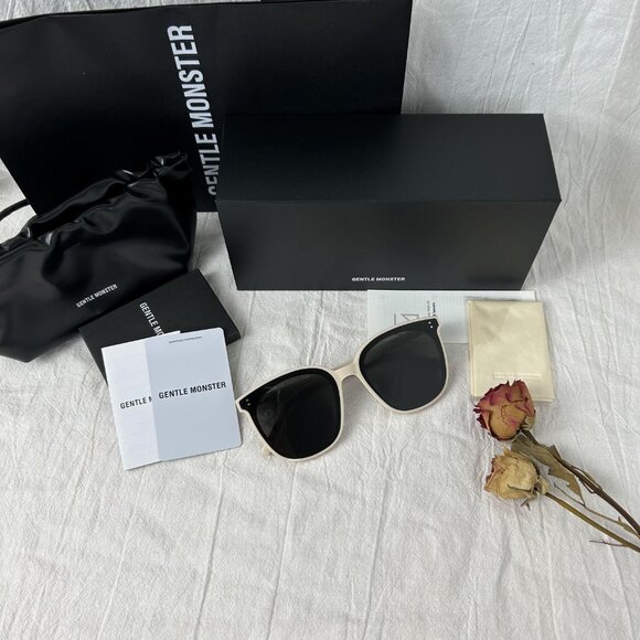 New Gentle Monster Flatba “My Ma” white Sunglasses display picture 1
